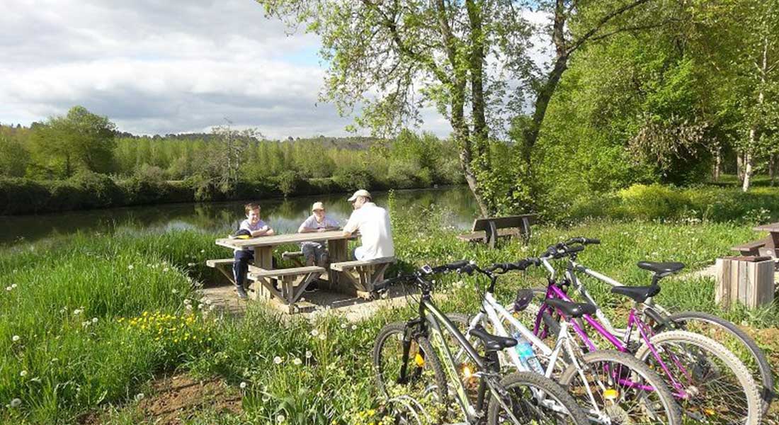 pause sur la voie verte en famille sur mussidan